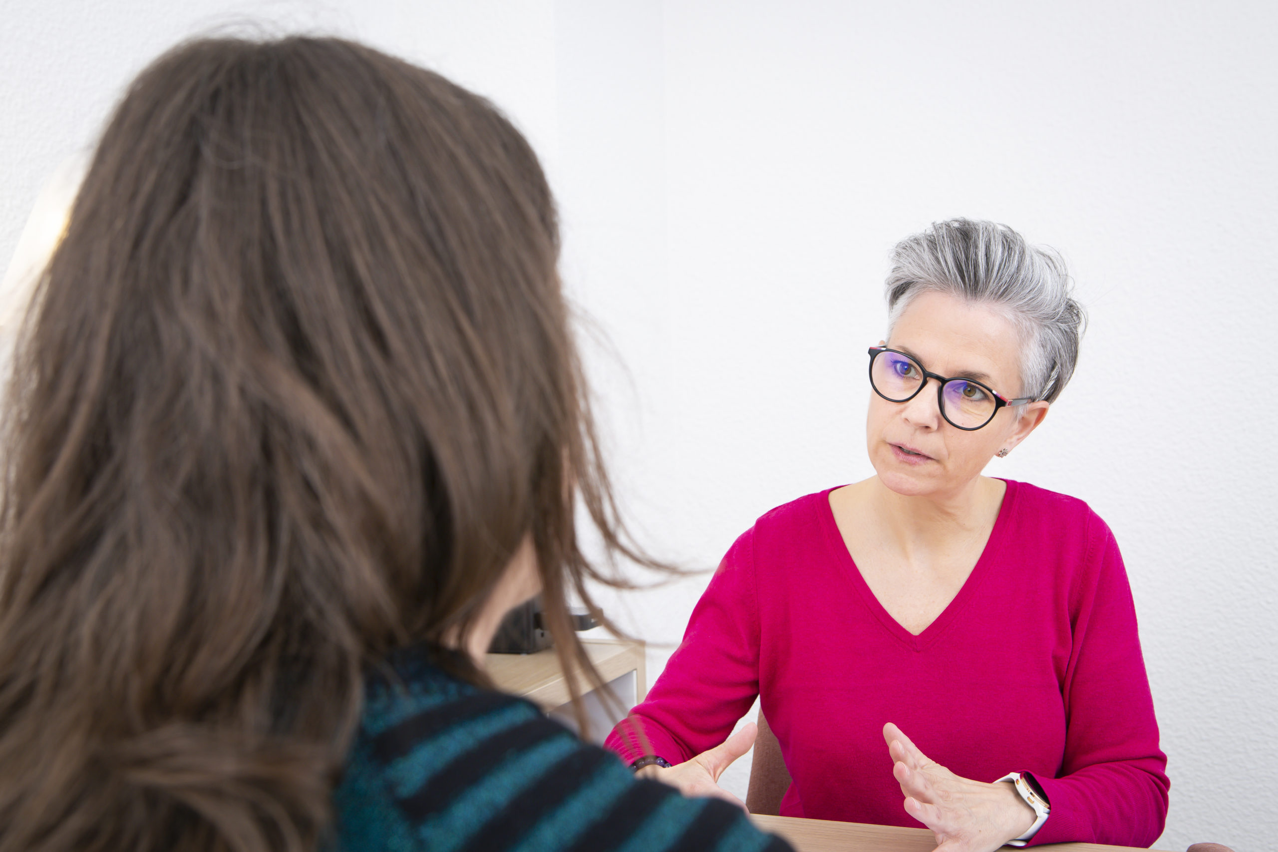 Révélation de Soi : "Accompagnement individuel pour femmes en transition capillaire vers les cheveux blancs"
